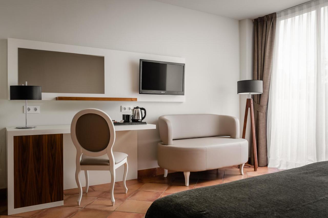 Hotel Torremirona Golf & Spa Navata Exteriör bild
